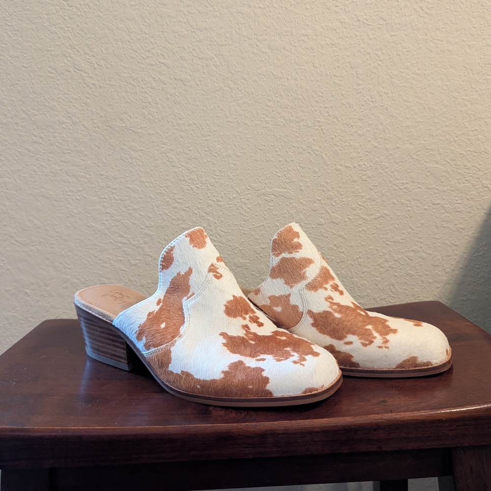 Crown Vintage Cow Print Women's Mules - 7.5 M